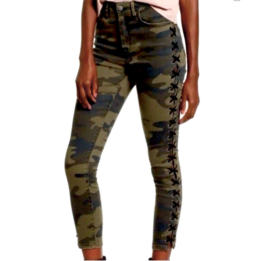 VIP NWOT’s Camouflage low rise skinny jeans